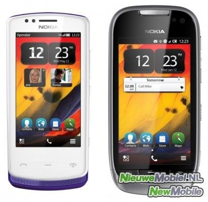 Nokia 700 (links) en 701