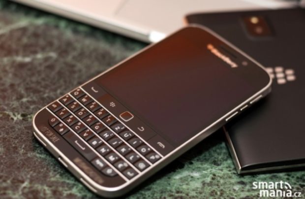 BlackBerry Classic vs Passport