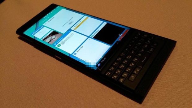 BlackBerry Venice BlackBerry Venice front left open