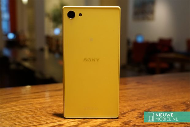 Sony Xperia Z5 Compact back