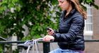 Kabinet wil toch verbod mobiele telefoon op de fiets