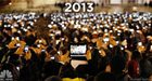 Paus Franciscus hekelt mobiele telefoon