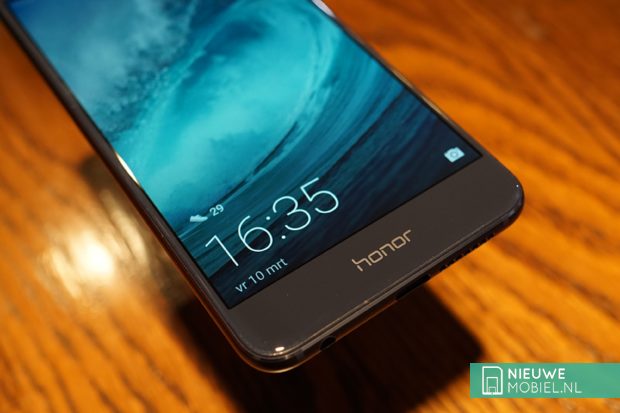 Honor 8 front logo