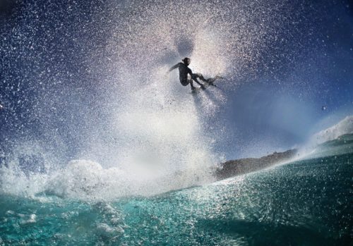 Mooie foto he? Geschoten op een iPhone en nu op de cover van @SurfersJournal