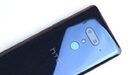 Details mogelijke HTC U12+ met dubbele camera op straat