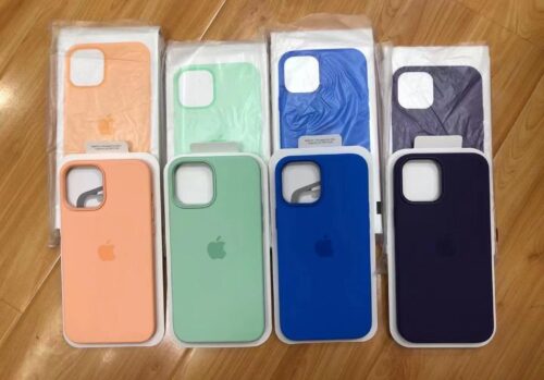 En daar zijn de nieuwe iPhone hoesjes! Foto via @TommyBo50387266 https://t.co/IbFOPRUrTg