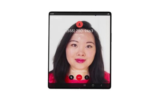 Google verhoogde de app rating en app engagement door Google Duo geschikt te maken voor vouwbare schermen zoals op de Galaxy Z Fold 2. Oa door tabletop-optie