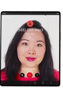Google a amélioré le classement et l'engagement des applications en adaptant Google Duo aux écrans pliables, comme sur le Galaxy Z Fold 2. Y compris l'option