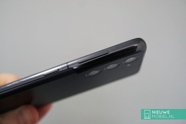 Samsung Galaxy S21 side buttons