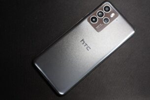 HTC U23 Pro achterzijde