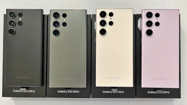 Uitgepakte Samsung Galaxy S23 Ultra met vier kleuren