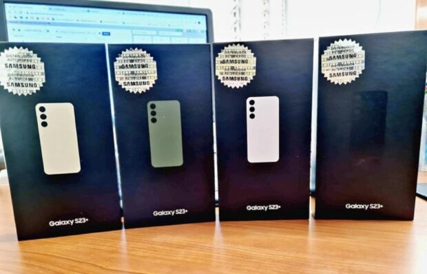 Samsung Galaxy S23+ retail boxes