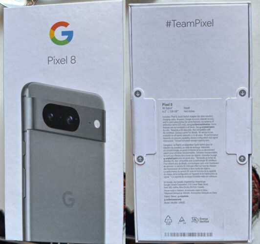 Afbeelding met de detailhandeldoos van de aankomende Google Pixel 8 in Hazel Gray