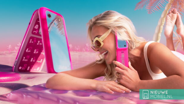 HMD Barbie Phone in Power Pink