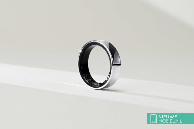 Samsung Galaxy Ring on display