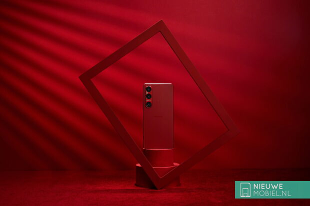 Sony Xperia 1 VI in Scarlet red