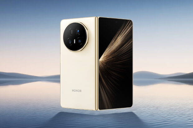 Honor Magic V5 i elfenbensvitt