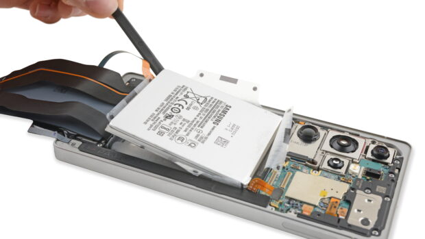 Samsung Galaxy S25 Ultra Battery Replacement by iFixit