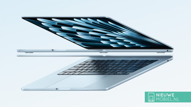 Apple MacBook Air M4 In Sky Blue