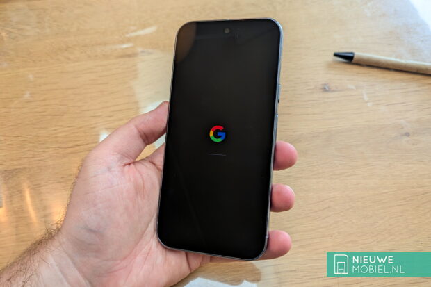 Google Pixel 10 Pro front display
