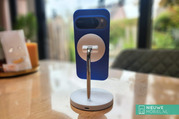 Google Pixelsnap Case On Magsafe Charger