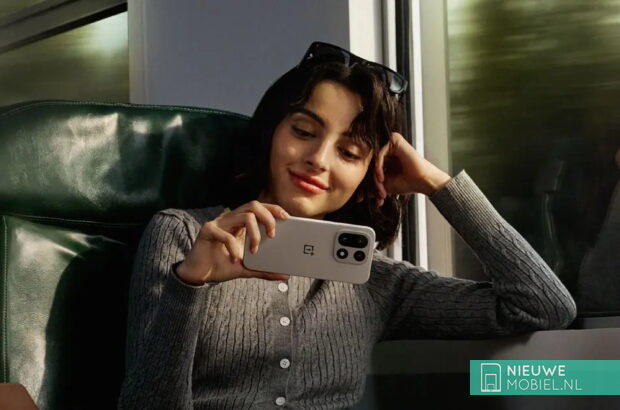 OnePlus 15 on the train OnePlus 15 on the train