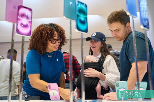 Apple Fifth Avenue New York Team Member Shares IPhone 16 Details Apple Fifth Avenue New York Team Member Shares IPhone 16 Details