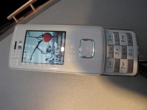 LG KG800 White Edition 02