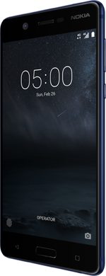 Nokia 5 sininen etupuolella oikea puoli