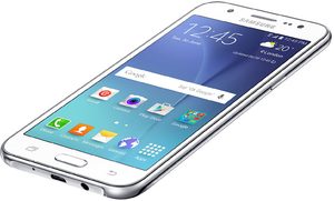 Samsung Galaxy J5 wit onderkant schuin 2