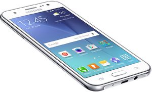 Samsung Galaxy J5 wit onderkant schuin