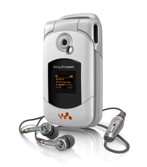 W300 voorkant with earphones shimmering wit